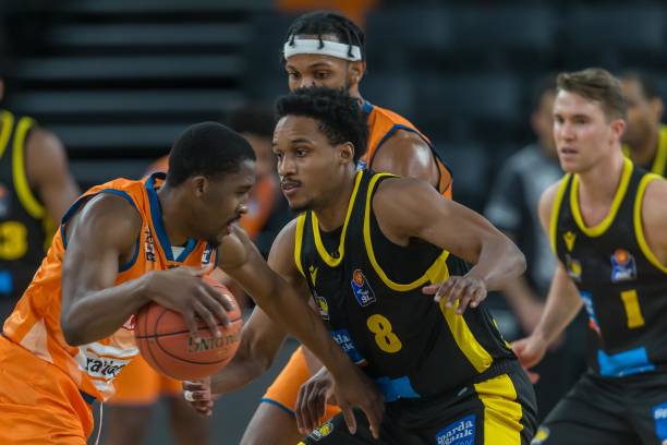 拭目以待 拭目以待