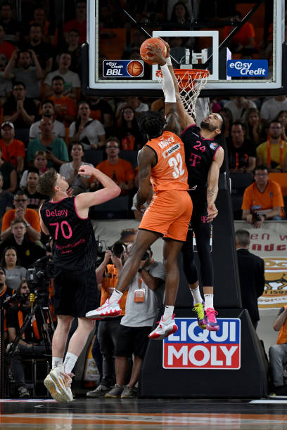 中路再由中 中路再由中