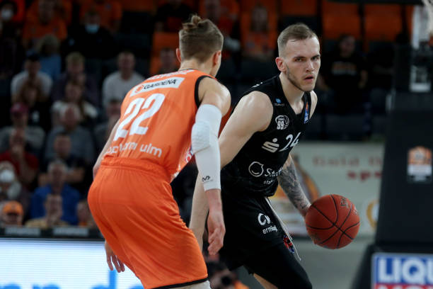 场差距在逐 场差距在逐